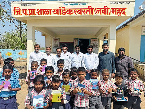 खासदार निलेश लंके यांच्या वाढदिवसानिमित्त शैक्षणिक साहित्य वाटप