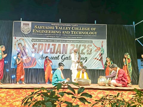 सह्याद्री व्हॅली महाविद्यालयातील
‘सृजन’मध्ये विद्यार्थ्यांचा उत्साह