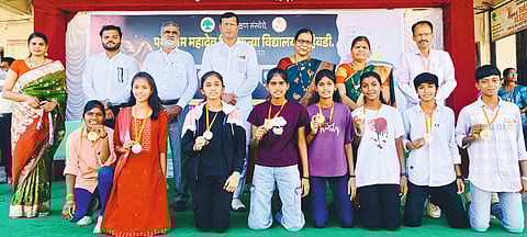 दहिवडीत बक्षीस वितरण, स्नेहसंमेलन उत्साहात