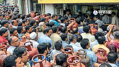 Hingoli Gas Cylinder Black Market; Gas Cylinder Shortage Rumor