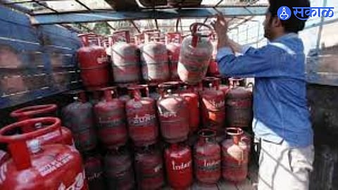 Residents Queue for Days as LPG Black Marketing Hits Chakan