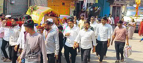 वाल्ह्यात स्वामी समर्थांच्या पालखीचे स्वागत