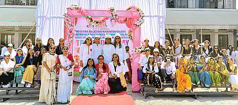 राजगुरू महाविद्यालयात
ट्रॅडिशनल डे उत्साहात