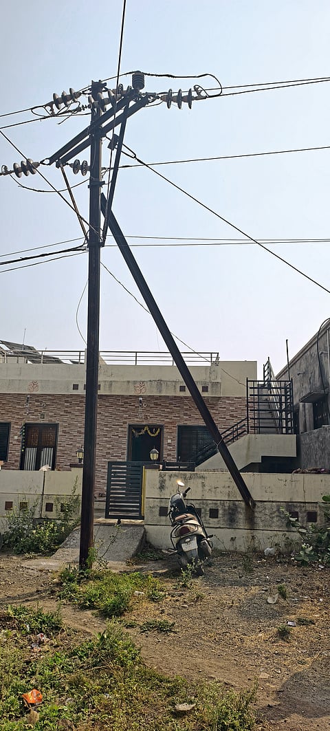 समर्थनगरच्या नागरी वस्तीतून गेलेल्या उच्च रोधक तारांचे स्थलांतर करण्याची मागणी ; सतत ठिणग्या उडून होतोय आर्थिक नुकसान