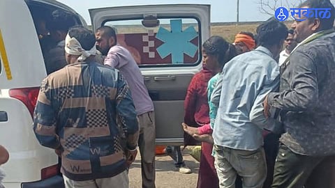 19 Workers Injured as Pickup Truck Overturns in Narkhed Taluka