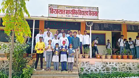 रॉयल फ्रेंड्स चे दातृत्व