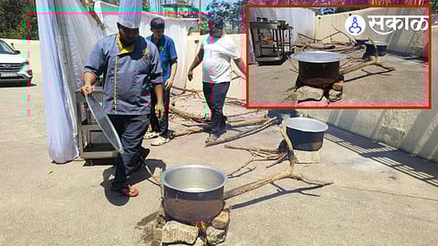 Thane Hotel Owners Protest