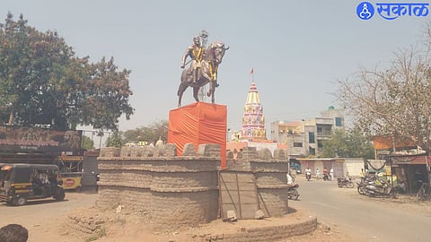 Controversy in Bibidarphal: Shivaji Maharaj Equestrian Statue Erected at Midnight