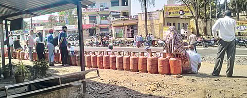 तळेगाव ढमढेरेत गॅस वितरण विस्कळित