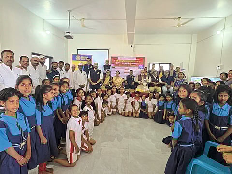 डिंगोरे येथे १४ शाळांना ई-लर्निंग संच