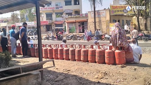 LPG Distribution Chaos in Talegaon Dhamdhere