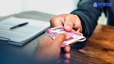 ACB officials arrest a quality control officer in Satara while accepting a ₹50,000 bribe during a trap operation.