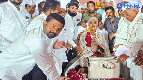 Spiritual Atmosphere at Bhagwangad as Baba Accepts ₹31 Lakh Donation