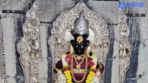Devotees Throng Shri Vitthal Temple for Rare Darshan of Original Idol