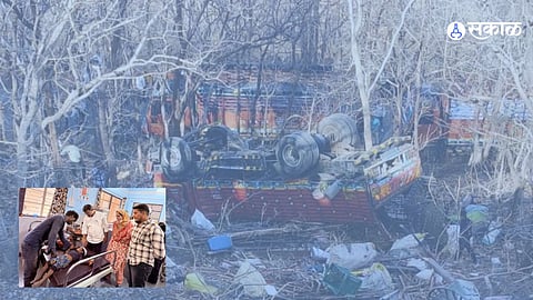 Tragedy in Gautala Ghat: Sugarcane Laborers' Tempo Overturns Near Kannad