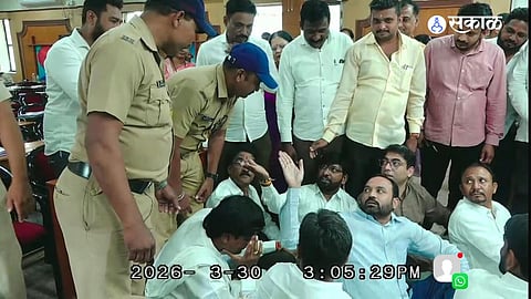 Budget Chaos: Conflict Over 'Fifty Khoke' Slogans Disrupts Akola Municipal Meeting