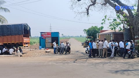 Shirol Kolhapur village dispute tree