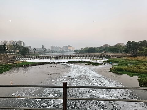 आळंदीत इंद्रायणीचे पाणी फेसाळले