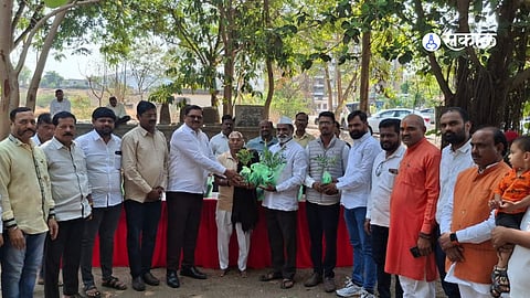 Eco-Friendly Tribute: 1,000 Laxmitaru Saplings Distributed at Tenth-Day Ritual in Uruli Kanchan