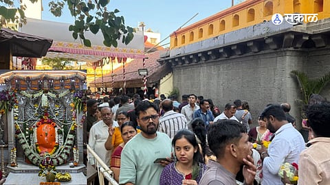 Spiritual Splendor: Thousands Flock to Ashtavinayak Theur on Chaitra Sankashti Chaturthi