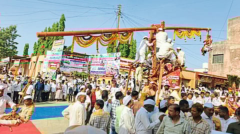 उदापूरला फिरते गाडीबगाडाचा थरार