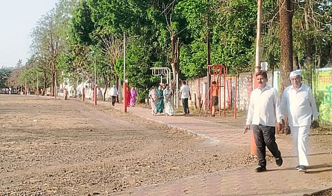 सासवडमध्ये उद्यानांच्या देखभालीचा पेच