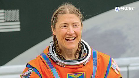 "आकाशापलीकडचे स्वप्न आणि अथांग जिद्द!" ख्रिस्तिना कोच: चंद्राच्या पलीकडे जाणारी पहिली महिला.