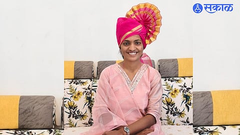 Mayuri Saste celebrates her success after securing a Revenue Assistant post through MPSC.