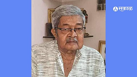 तर्कतीर्थ लक्ष्मणशास्त्री जोशी यांचे कनिष्ठ चिरंजीव आणि प्रसिद्ध शास्त्रज्ञ कै. मधुकर लक्ष्मणशास्त्री जोशी यांचे बंधू.