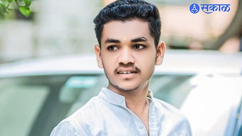 A 20-year-old youth died on the spot in a tragic accident at Lohkhandi Savargaon, leaving his family devastated.