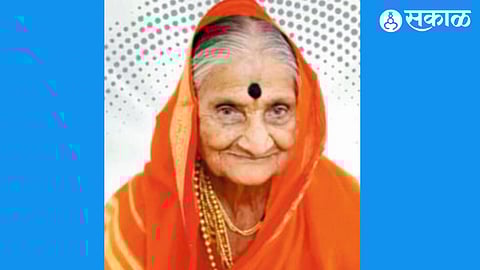 Last rites of Sarubai Pesode performed with Vedic chants and traditional rituals.