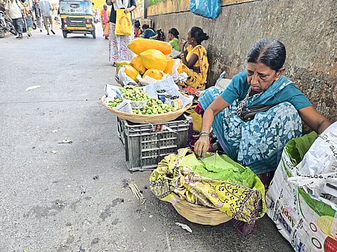 अंबरनाथचा बाजार रानमेव्यांनी फुलला