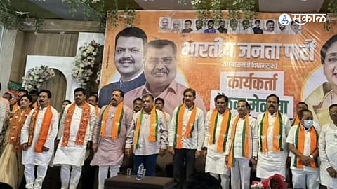 बारामती- सोमवारी बारामतीत भाजपच्या वतीने सुनेत्रा पवार यांच्या विजयासाठी आयोजित मेळाव्यास उपस्थित प्रदेशाध्यक्ष रवींद्र चव्हाण यांच्यासह भाजपचे वरिष्ठ पदाधिकारी.