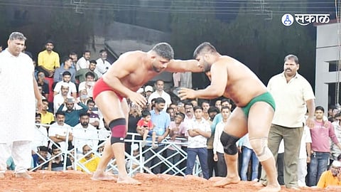 एका रात्रीत १४ लाख २० हजारांची बक्षिसे; मंचरच्या मातीत पैलवानांचा जलवा.