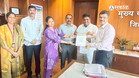 "येणेरे पॅटर्नचा पुणे जिल्ह्यात डंका!" विद्यार्थ्यांच्या शिक्षणासोबत कुटुंबाच्या सुरक्षिततेचीही काळजी; ग्रामपंचायतीचा आदर्श उपक्रम.