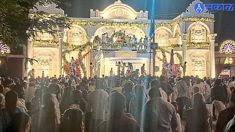 Phaltan hosts a stunning Columbia Library replica with Dr. B.R. Ambedkar’s reading statue attracting visitors.