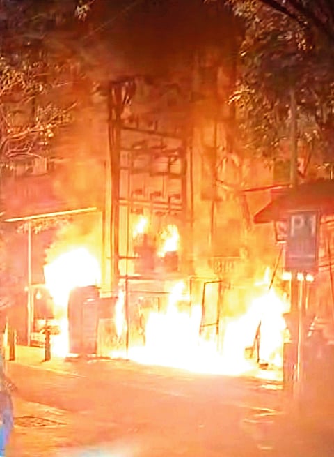 नवी सांगवीत रोहित्राला आग