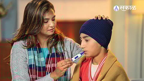 आरोग्याचे ‘बाळ’कडू: मुलांचा ताप म्हणजे भीती नव्हे, तर संसर्गाविरुद्धची लढाई! डॉ. संजय जानवळे यांनी उलगडली तापाची लक्षणे आणि घरगुती उपाय