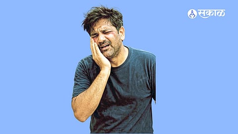 आरोग्य ‘चेतना’: चेहऱ्यावरील तीव्र वेदना हे केवळ लक्षण नाही, तर मज्जातंतूवरील दाबाचा 'कॉन्फ्लिक्ट'! डॉ. जयदेव पंचवाघ यांनी उलगडले 'ट्रायजेमिनल न्युराल्जिया'चे सत्य