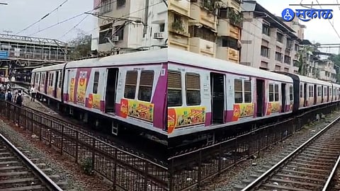 Dombivli Local Train Derails