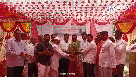 भिवधानोरा जिल्हा परिषद शाळेचा 'डिजिटल' अविष्कार! सुसज्ज संगणक प्रयोगशाळेचे उद्घाटन; दानशूर तुकाराम सटाले यांच्या दातृत्वातून तंत्रज्ञानाचे धडे गिरवणार ग्रामीण विद्यार्थी