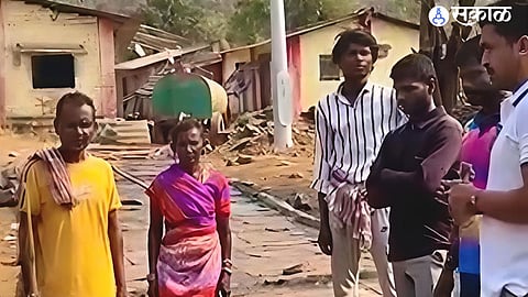 झोळीतून प्रवासाचा वनवास संपला! पालीतील सोसायटी आदिवासीवाडीला मिळाला २० लाखांचा पक्का रस्ता; शेतकऱ्यांनी केले जमिनीचे दान