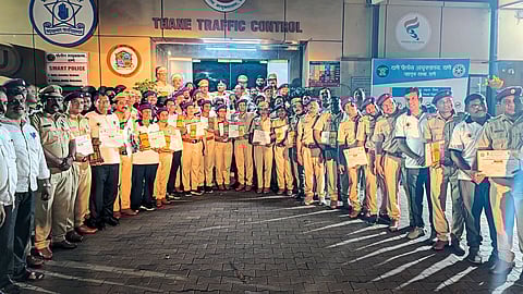 विद्यार्थ्यांना वाहतूक शिस्तीचे धडे