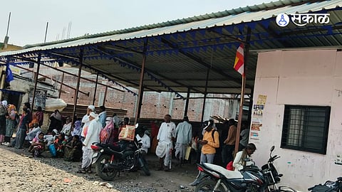 "देगलूर बसस्थानकाचे काम रखडले; प्रवाशांचे हाल! कंत्राटदाराला काळ्या यादीत टाकणार; आमदार जितेश अंतापूरकर यांचा 'परिवहन'च्या एमडींना फोन"