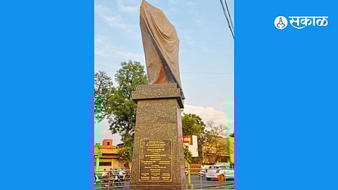 Citizens Demand Unveiling of Yashwantrao Statue on Maharashtra Day