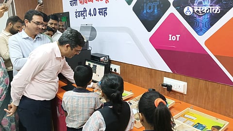 Dignitaries Applaud New Age Technology Skill Lab