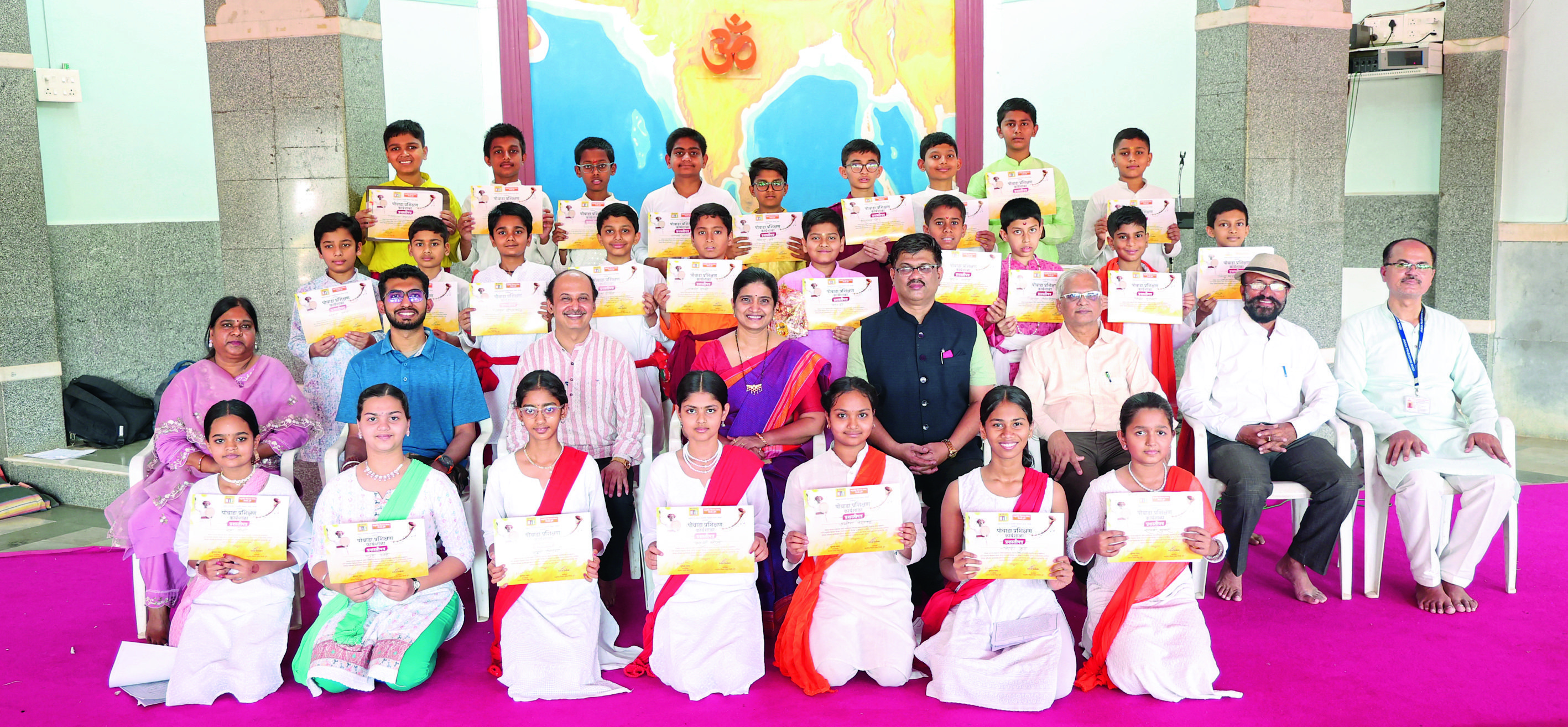 विद्यार्थ्यांनी गायिले ऐतिहासिक पोवाडे