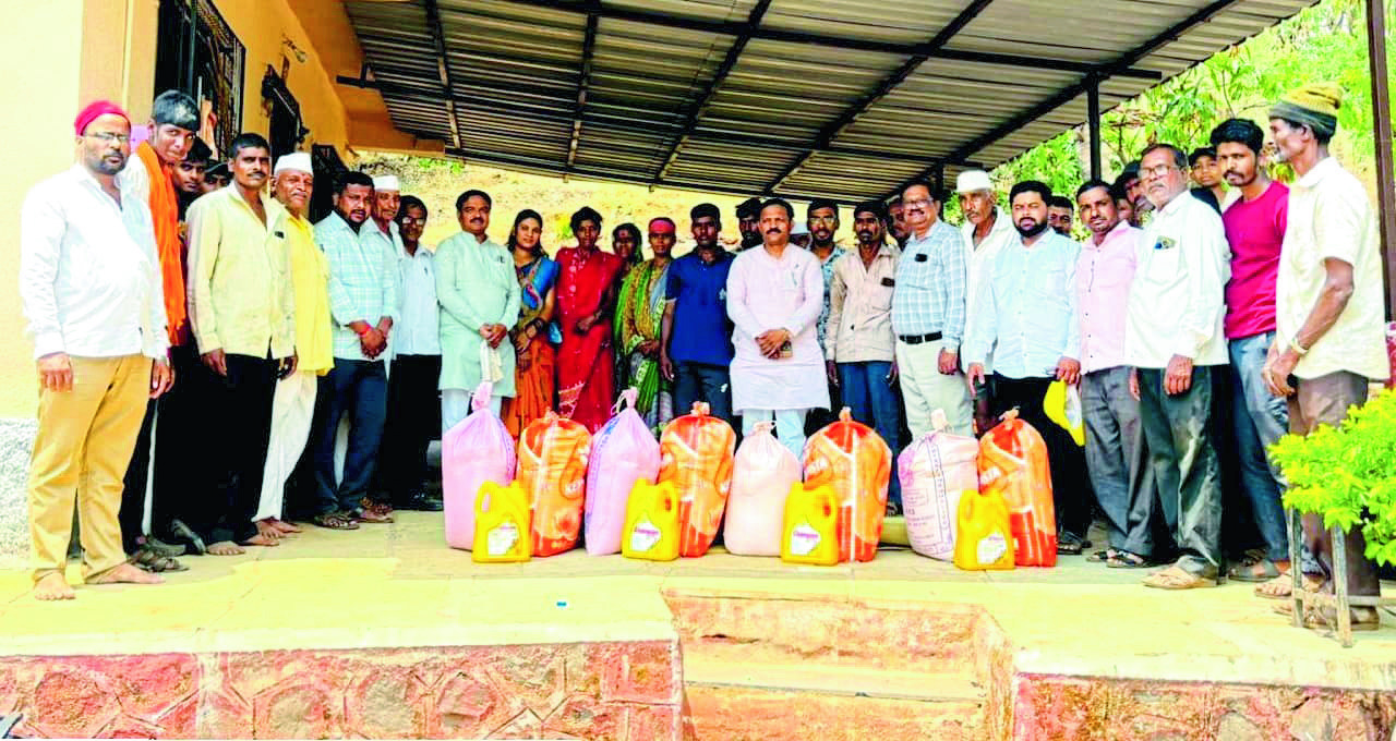 धानेप येथील जळीतग्रस्तांना तातडीची मदत