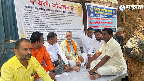 MNS Protest in Mangalwedha: Demand for Low-Height Arches to Block Heavy Vehicles