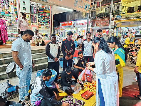 कोकणच्या मातीतील शेतमालाची घाटावरील बाजारात विक्री ,कृषी महाविद्यालयाचा प्रयत्न यशस्वी.
